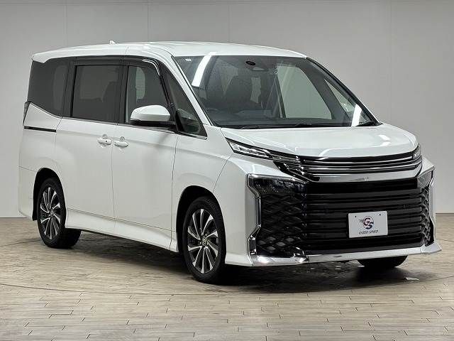 TOYOTA VOXY HYBRID 2023