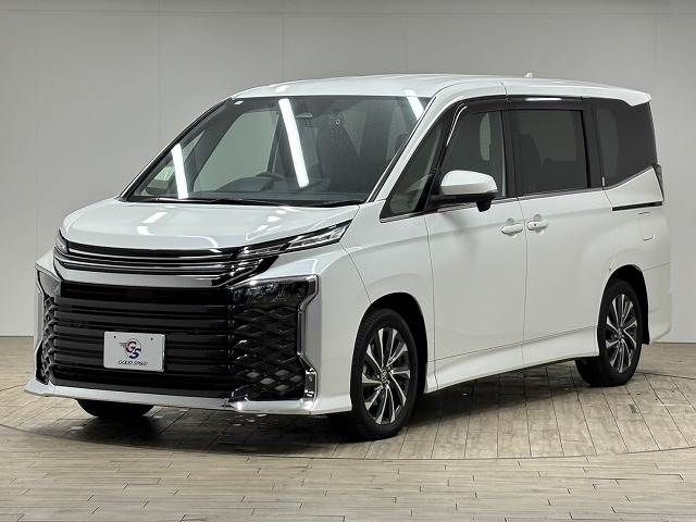 TOYOTA VOXY HYBRID 2023