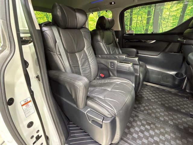 TOYOTA VELLFIRE 2015