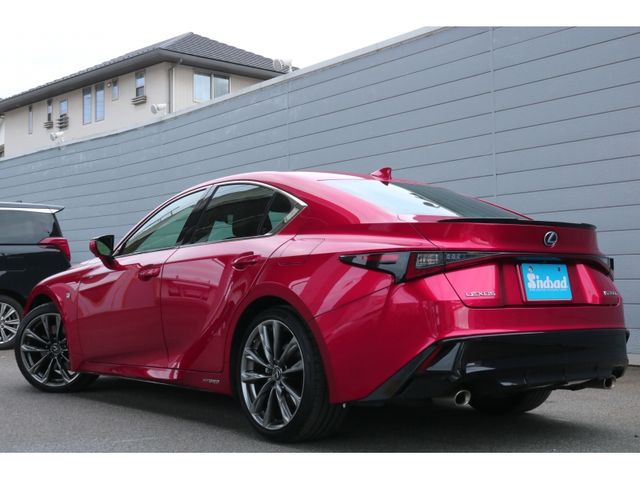 TOYOTA LEXUS IS300h 2021