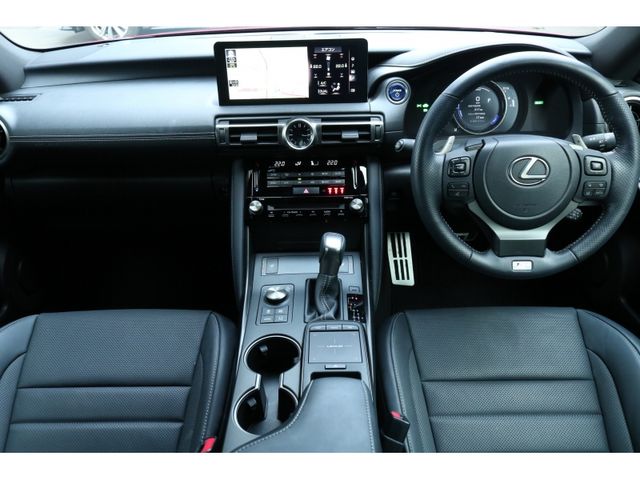 TOYOTA LEXUS IS300h 2021