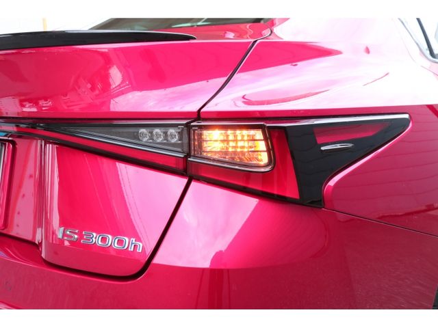 TOYOTA LEXUS IS300h 2021