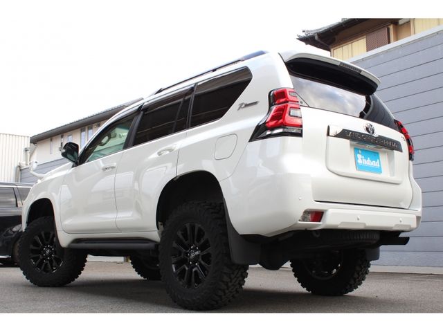 TOYOTA LANDCRUISER PRADO 2022