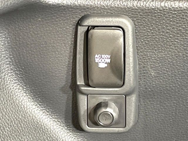 TOYOTA YARIS HYBRID 2021