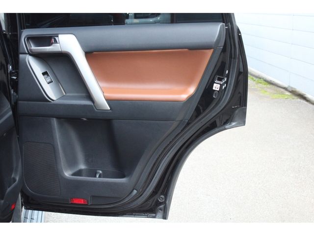 TOYOTA LANDCRUISER PRADO 2021