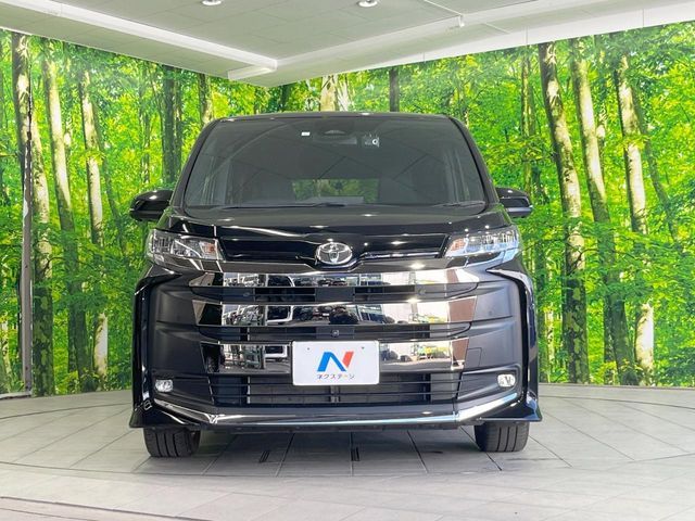 TOYOTA NOAH 2023