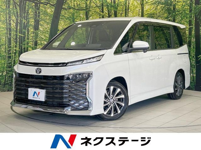 TOYOTA VOXY 2023
