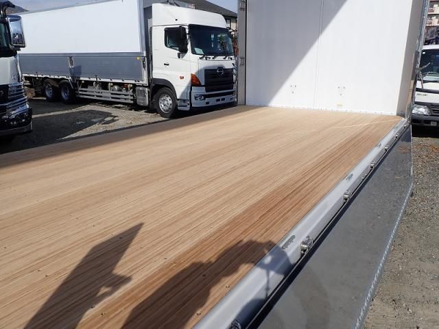 MITSUBISHI FUSOU SUPER GREAT 2025