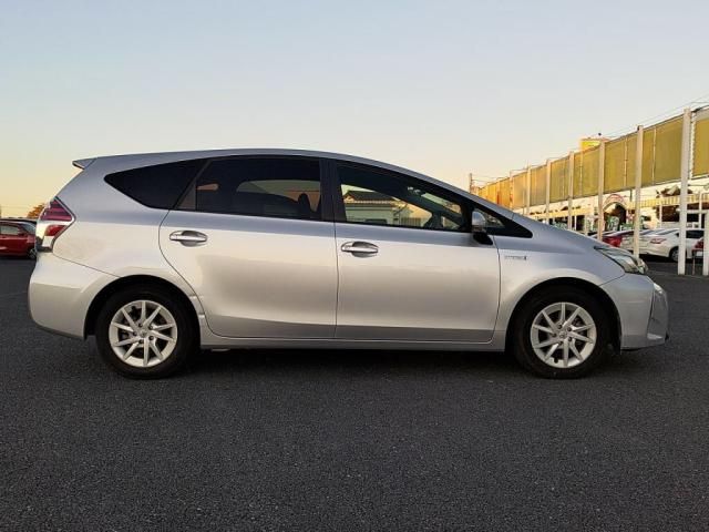 TOYOTA PRIUS Alpha 2016