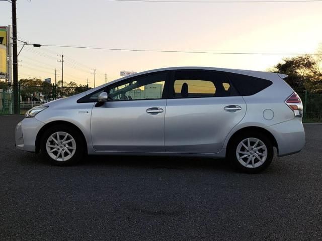 TOYOTA PRIUS Alpha 2016