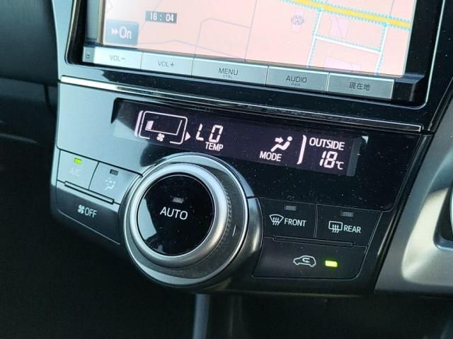 TOYOTA PRIUS Alpha 2016