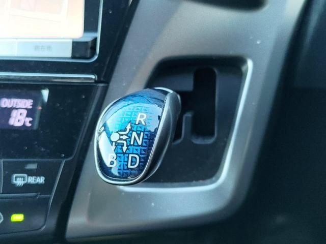 TOYOTA PRIUS Alpha 2016