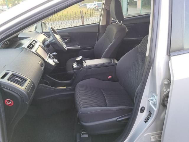 TOYOTA PRIUS Alpha 2016