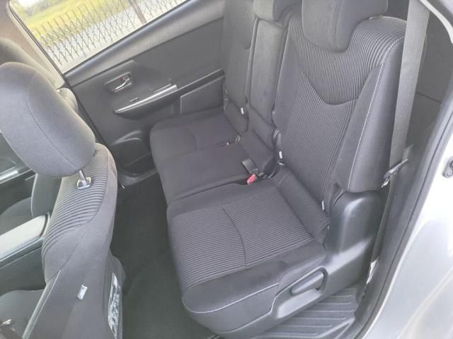 TOYOTA PRIUS Alpha 2016