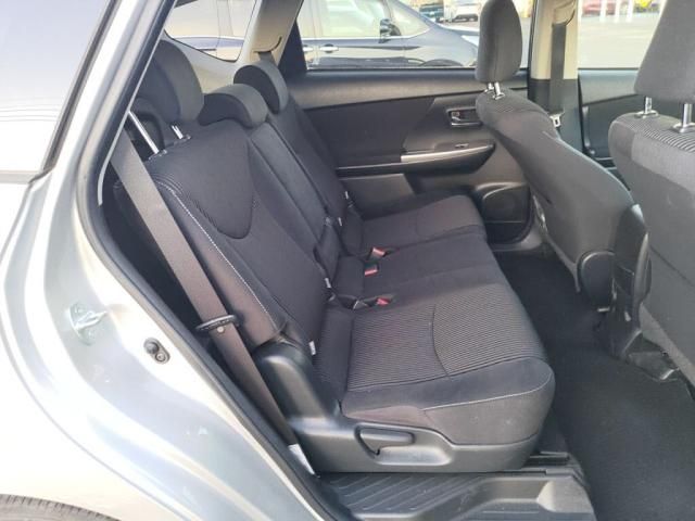 TOYOTA PRIUS Alpha 2016