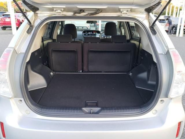 TOYOTA PRIUS Alpha 2016