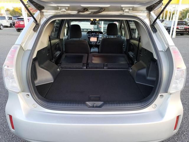 TOYOTA PRIUS Alpha 2016