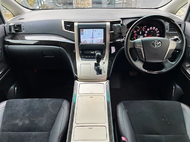 TOYOTA VELLFIRE 2013