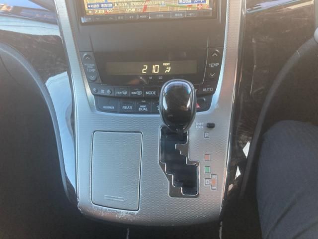 TOYOTA VELLFIRE 2012