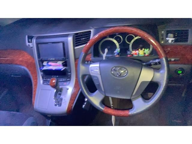 TOYOTA VELLFIRE 2010