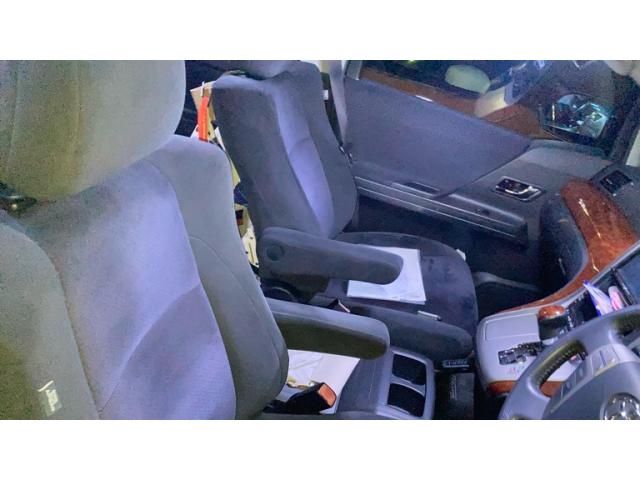 TOYOTA VELLFIRE 2010