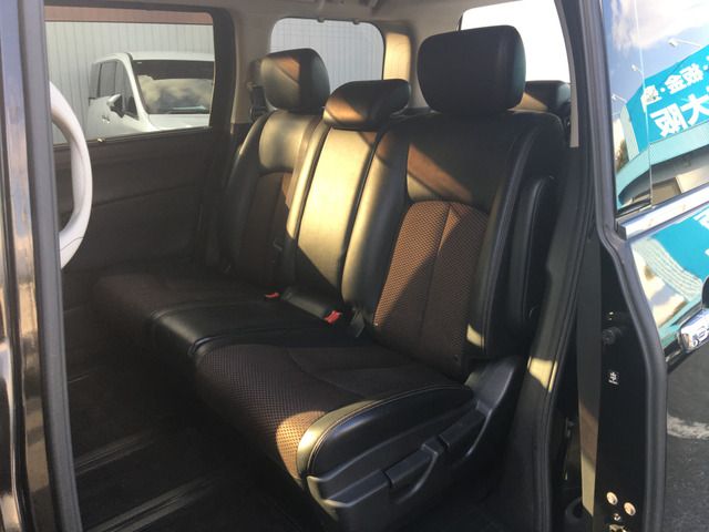 NISSAN ELGRAND 2010
