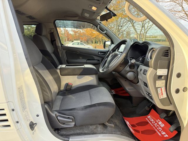 NISSAN NV350 CARAVAN 4WD 2012