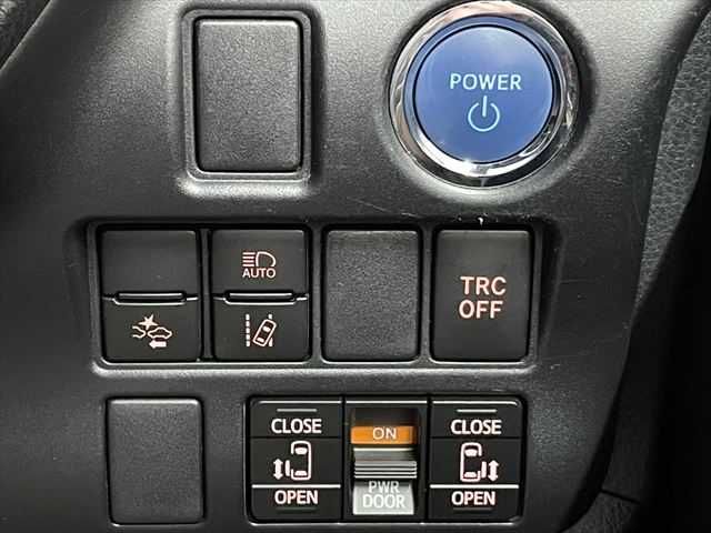 TOYOTA VOXY HYBRID 2020