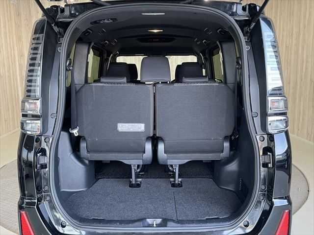 TOYOTA VOXY HYBRID 2020