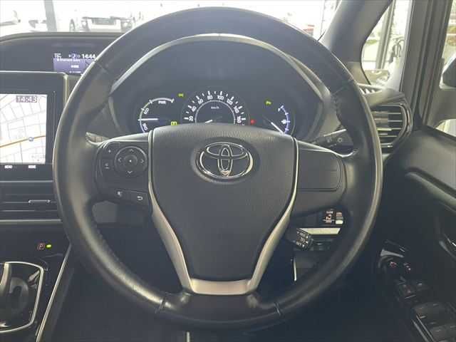 TOYOTA VOXY HYBRID 2020