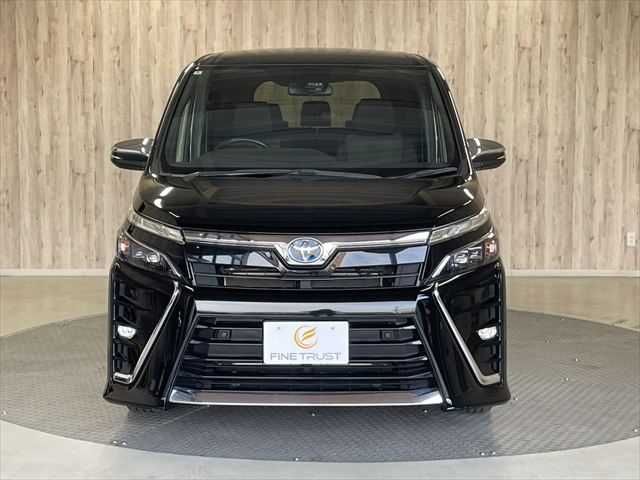 TOYOTA VOXY HYBRID 2020