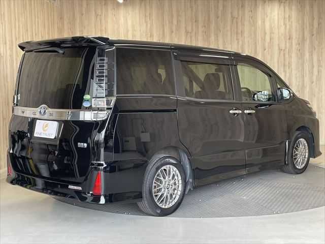 TOYOTA VOXY HYBRID 2020