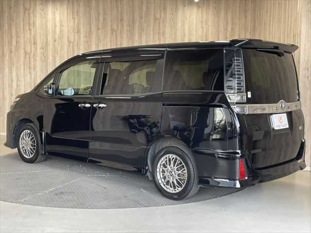 TOYOTA VOXY HYBRID 2020