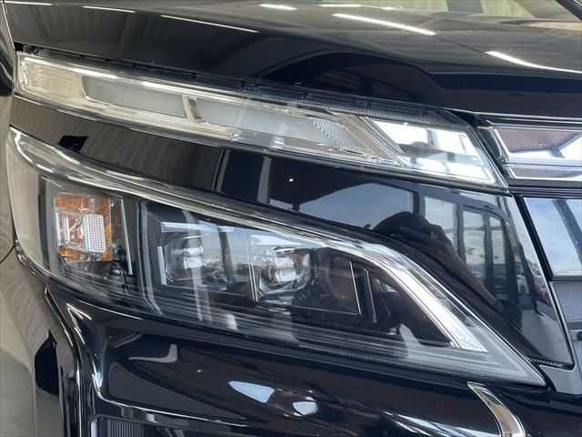 TOYOTA VOXY HYBRID 2020