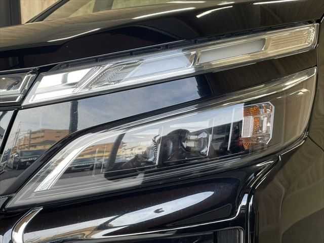 TOYOTA VOXY HYBRID 2020