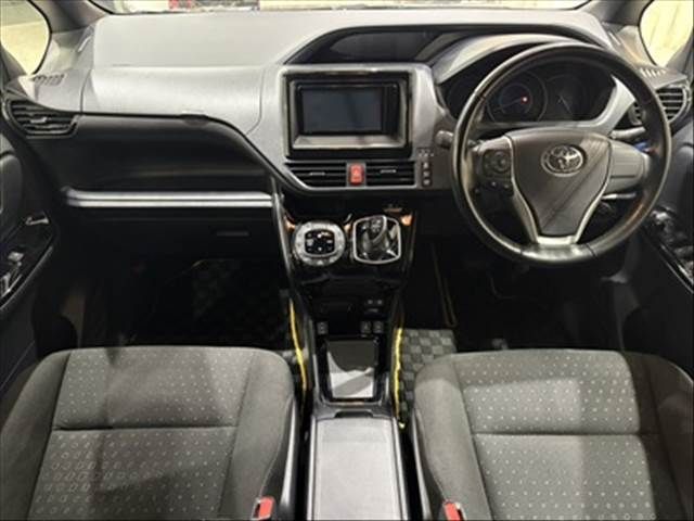 TOYOTA VOXY HYBRID 2018