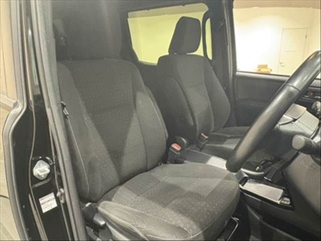 TOYOTA VOXY HYBRID 2018