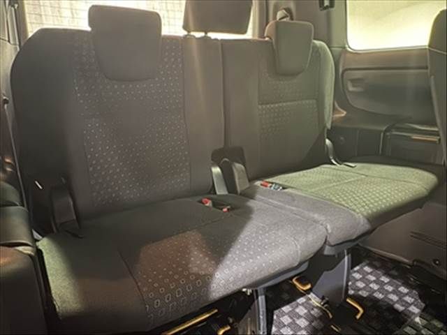 TOYOTA VOXY HYBRID 2018