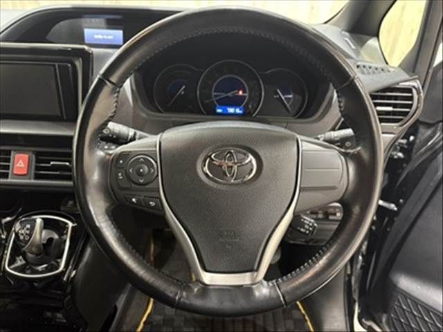 TOYOTA VOXY HYBRID 2018