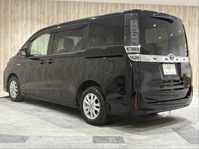 TOYOTA VOXY HYBRID 2018