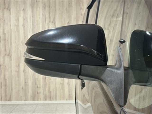 TOYOTA VOXY HYBRID 2018