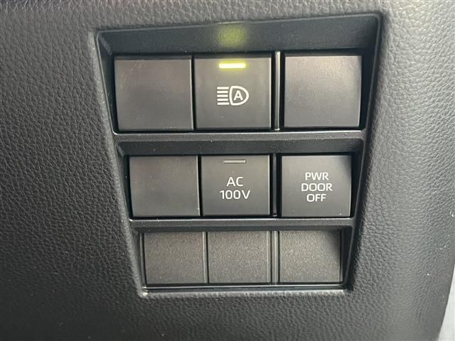 TOYOTA NOAH HYBRID 2024