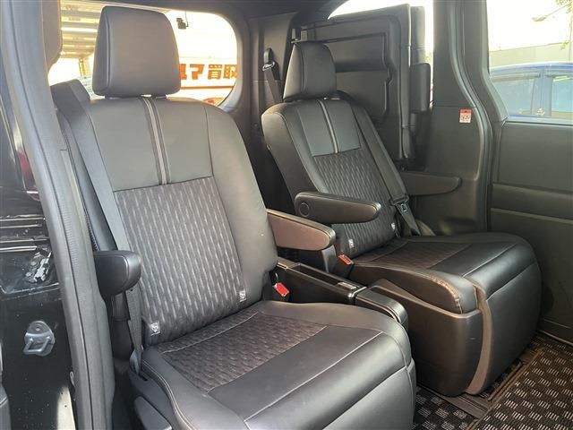 TOYOTA NOAH HYBRID 2024