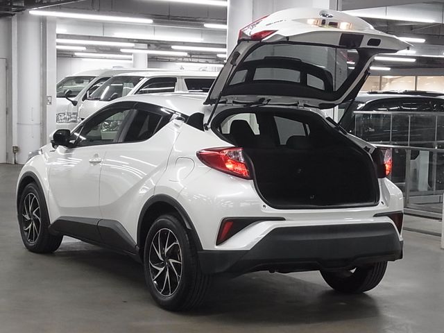 TOYOTA C-HR 2017