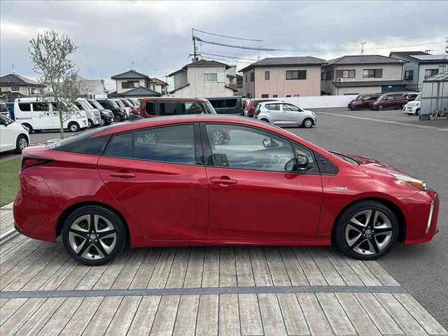TOYOTA PRIUS 2018