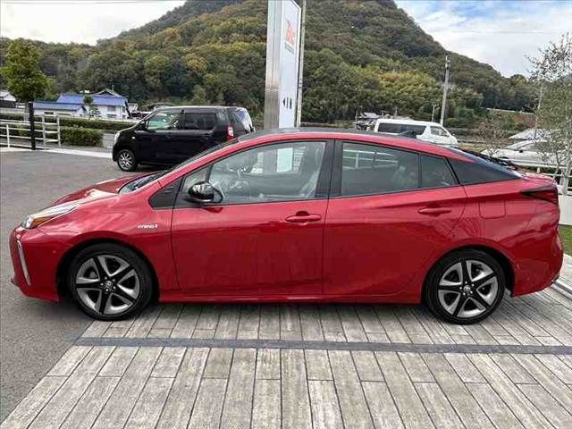 TOYOTA PRIUS 2018