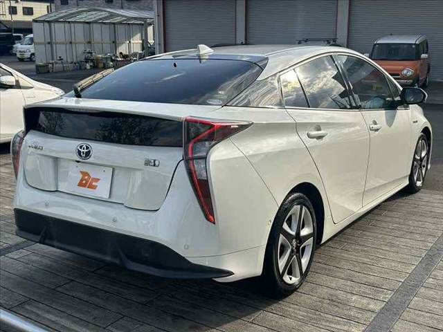 TOYOTA PRIUS 2016