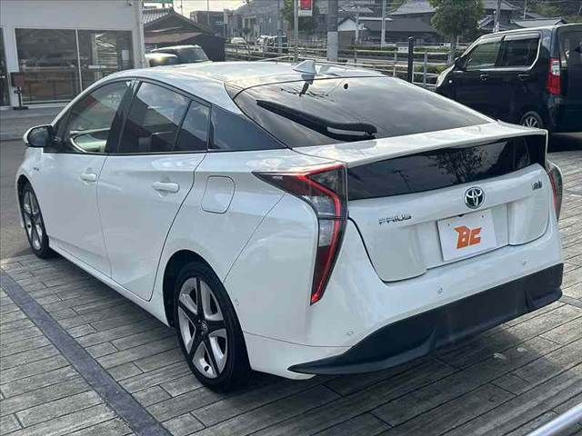 TOYOTA PRIUS 2016