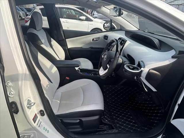 TOYOTA PRIUS 2016