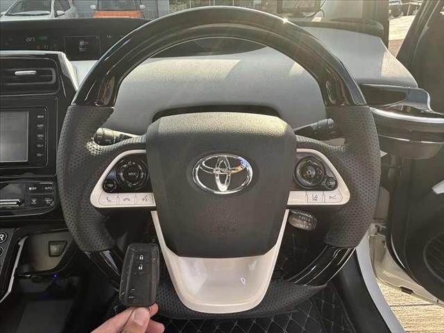 TOYOTA PRIUS 2016